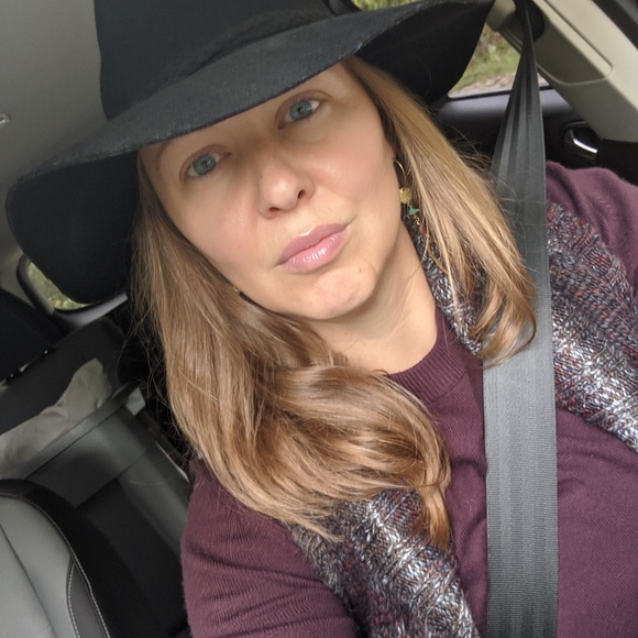 Meet your Posher, Kristine - Picture 1 of 1